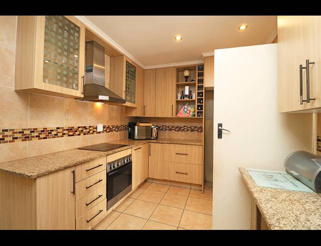 3 BEDROOM HOUSE FOR SALE IN KEW
